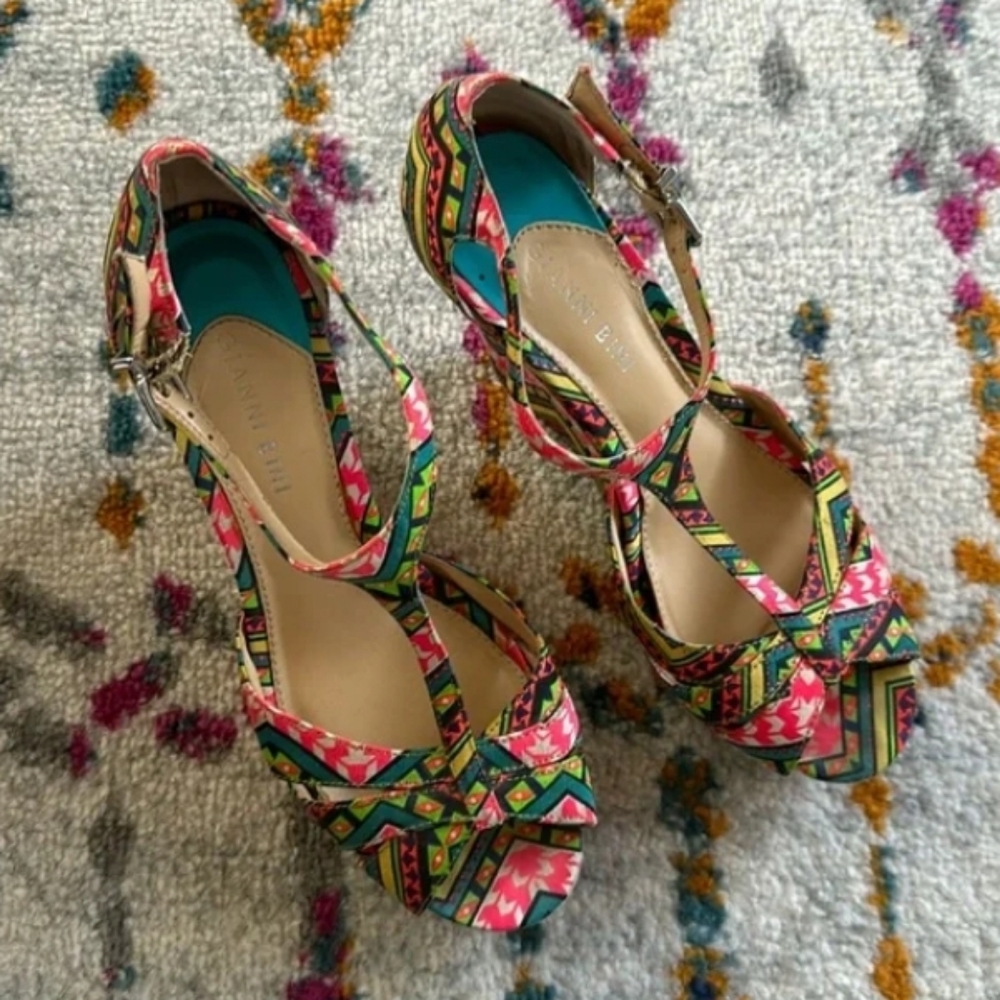 Geometric Neon Wedge